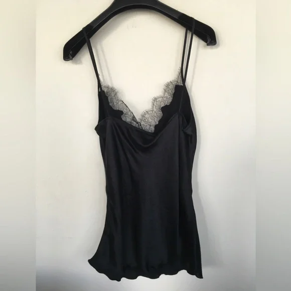 MaxMara Elegant Black Camisole with Lace Trim - Picture 3 of 5
